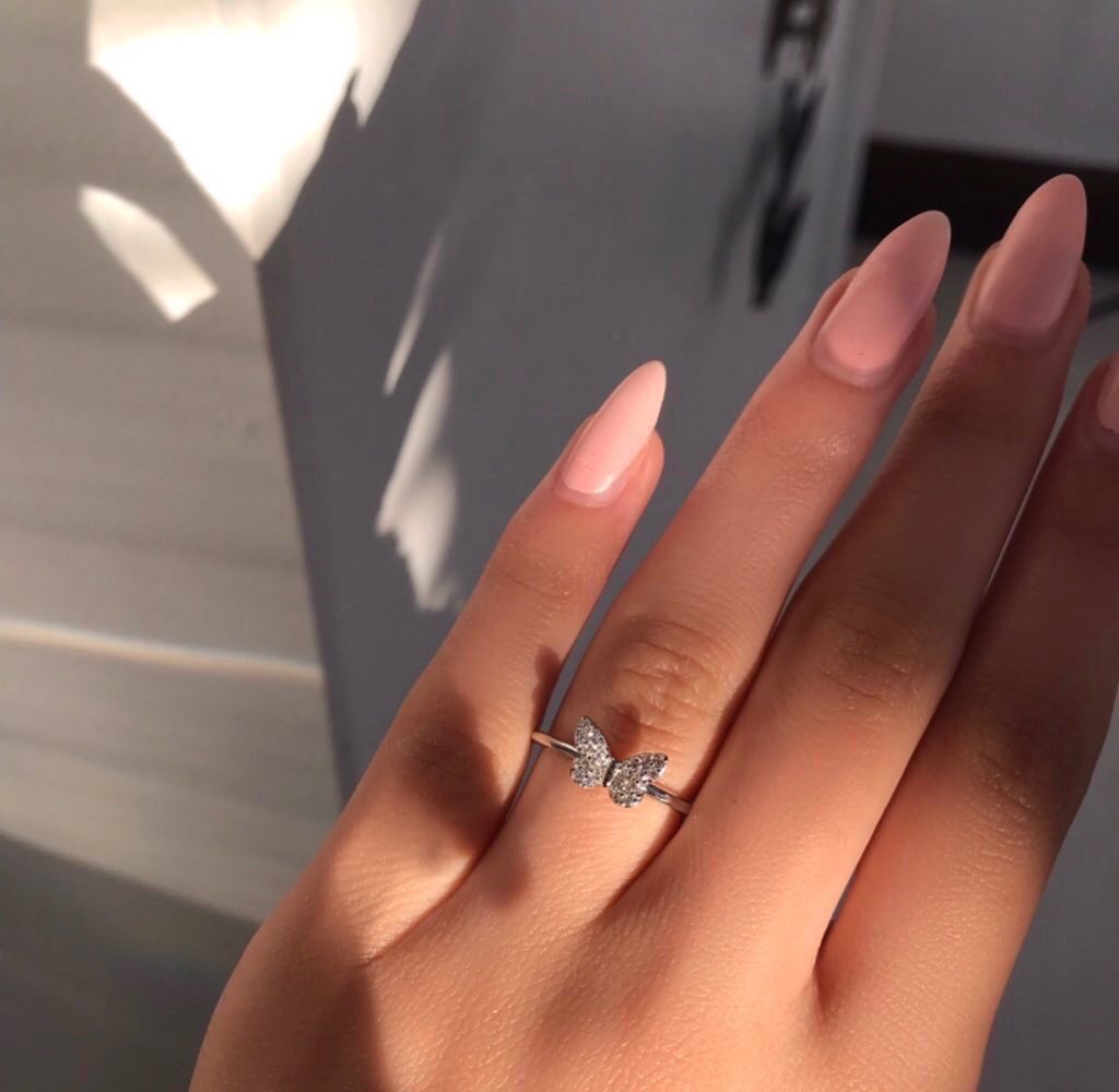 itsgeorgialane's tweet photo. my boyfriend got me this butterfly ring and it’s seriously the prettiest thing ever 🥰😱 https://t.co/FMzDv1b9BM