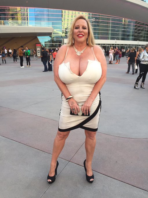 Still dealing with the house air-conditioning units. They&rsquo;re getting someone else to come out it&rsquo;s cool<a href="/tag/lasvegas"class="tags"><span>#lasvegas</span></a><a href="/tag/onlyfans"class="tags"><span>#onlyfans</span></a>