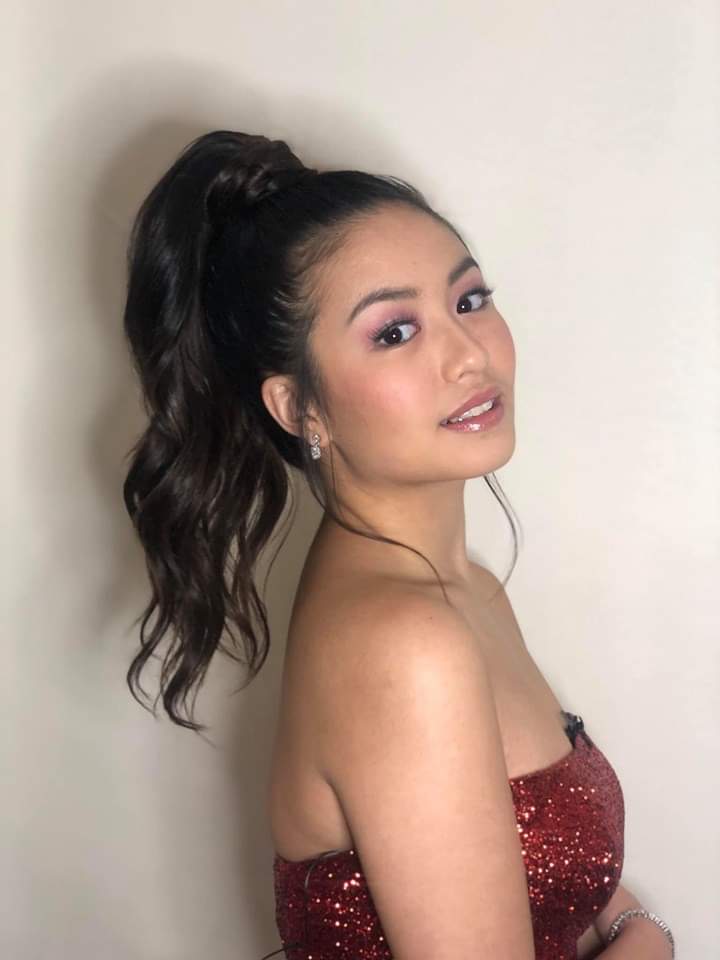 AshleyPexers's tweet photo. So pretty! Our big winner, everyone! @ashdlmundo 💛💛 https://t.co/VJtL3wY1gt