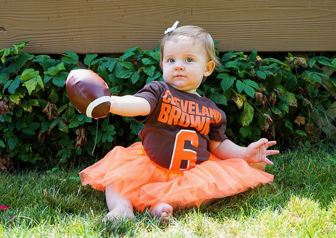 drb2401's tweet photo. One Year Pics #SneakPeek #ReadyForThursday 🏈🏆
•
•
• @Browns @bakermayfield https://t.co/nt9pZeSbaO
