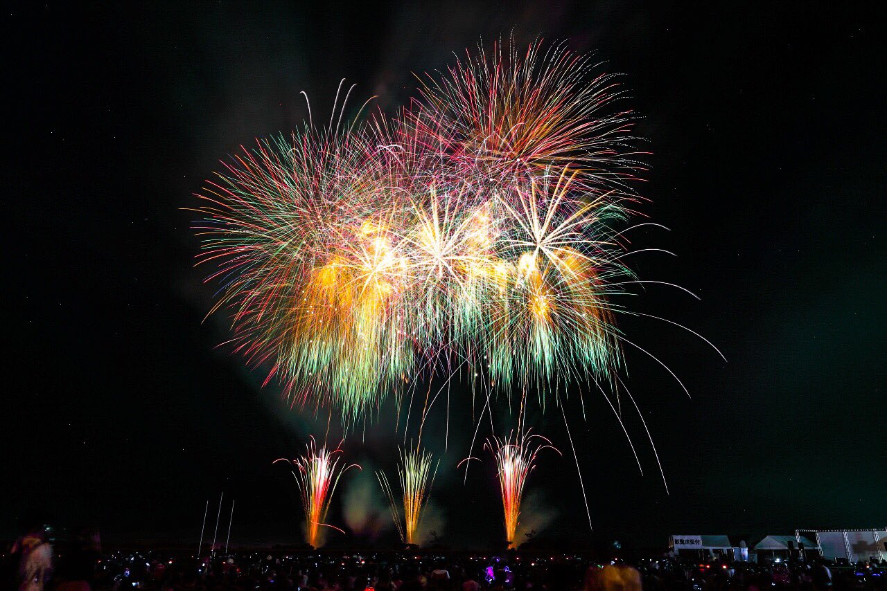 ぶらぶら東北撮り旅 宮城県 名取市 なとり夏まつり 花火大会 花火大会へ三連チャンは初めて ここもすごい人で混んでいました 天候も風向きもよく とても綺麗で音も凄いのが多かったかも 今日は 休みます 明日は仙台の花火大会ですからね