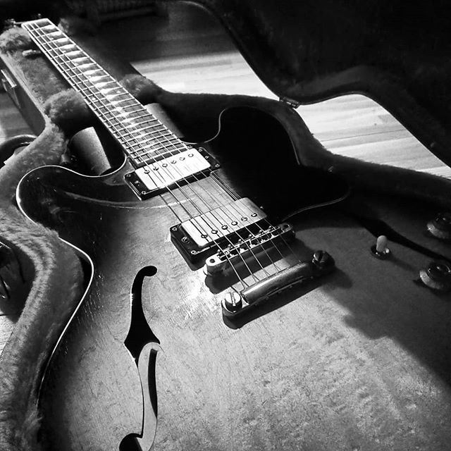 CoRedBrown1's tweet photo. #art #artist #design #music #pv #coredbrown #rockband #rocknroll #rocklovers #soundcave #japaneserock #records #artwork #creative #fashion #musiclovers #gretsch #warwick #ludwig #theatre #guitar #drums #fumito #tetsuya #yagico #gibson #es335 https://t.co/xK2aFRWbjX https://t.co/i5GSbUaH4M