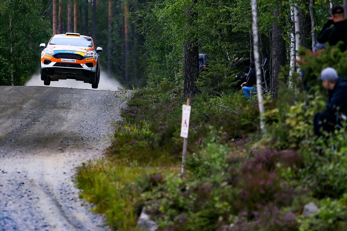 Trough the first stage of the day with a 2nd fastest time in FIA Junior WRC. Three stages to go here in Neste Rally Finland. @rallyfinland @fiajuniorwrc #rallyfinland #juniorwrc