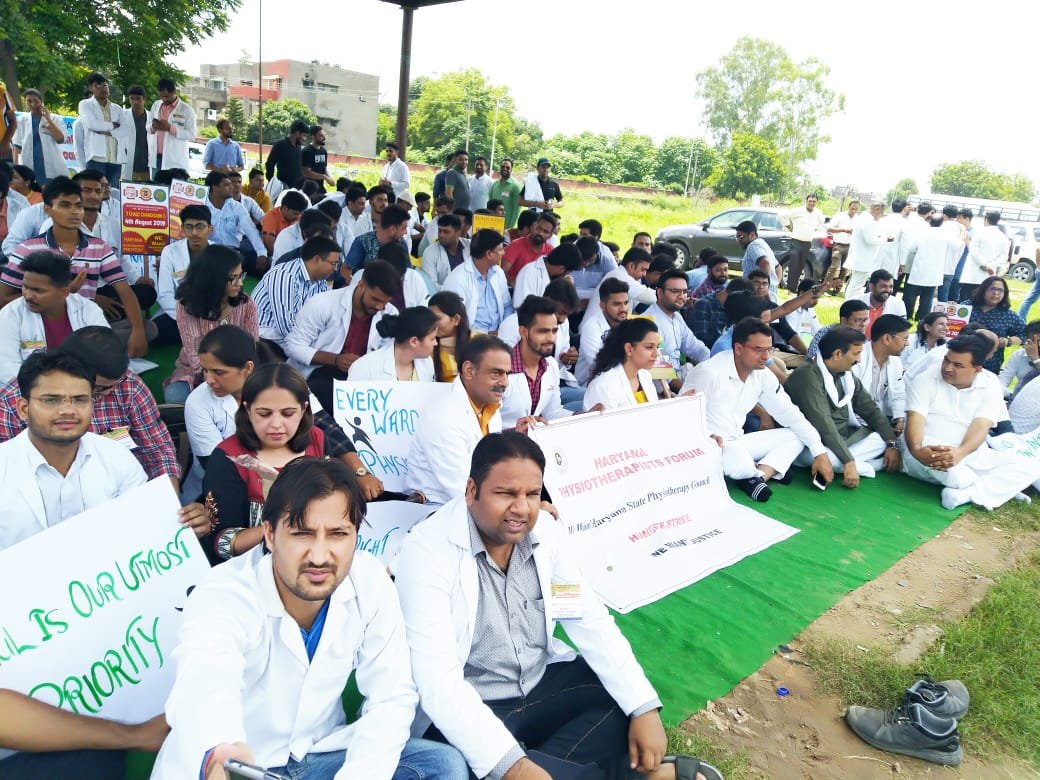 DharamPhysio's tweet photo. #HaryanaPhysiotherapyCouncil
we want our rights 
Requesting Haryana Govt for Haryana State Physiotherapy Council. 
Hunger Strike at Chandigarh by Physiotherapists. 
Please support us. 
@mlkhattar
 @cmohry
 @BJP4Haryana
 @narendramodi
 @drharshvardhan
 @AmitShah https://t.co/n1cbyVhYa4