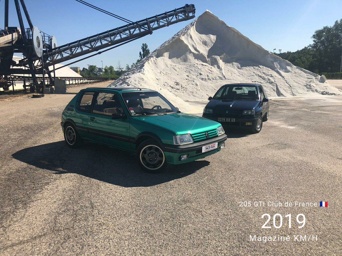 205gticdf's tweet photo. [Magazine KM/H - N°106 - Août/Septembre 2019]🆕

Retrouvez dans votre librairie le dernier numéro de KM/H Magazine.Vous y découvrirez un article sur un duel entre la 205 GTi Griffe d'un de nos membres et la Clio 16S.Bonne lecture! 📖🙂

#kmh #205griffe #clio16s #205gti #205gticdf https://t.co/WjCNf7L1Dv