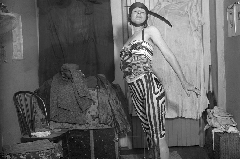womensart1's tweet image. Dada poet Elsa von Freytag-Loringhoven, many believe to be the actual creator of Duchamp's claimed iconic early 20thc artwork 'Fountain' which changed the course of modern art #womensart