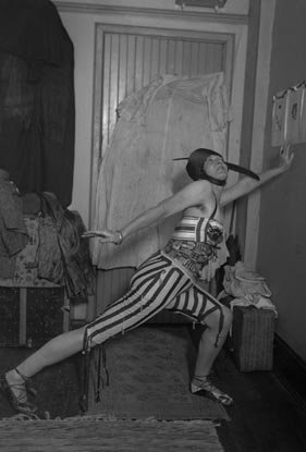 womensart1's tweet image. Dada poet Elsa von Freytag-Loringhoven, many believe to be the actual creator of Duchamp's claimed iconic early 20thc artwork 'Fountain' which changed the course of modern art #womensart
