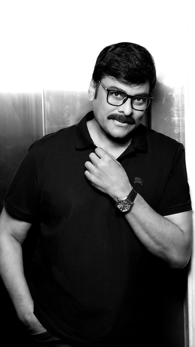 iamviickyt's tweet photo. Woow #MegaStarChiranjeevi garu #perfection #evergreen #SyeRaaNarasimhaReddy #everperfect #cantwait https://t.co/GoqAgfB327