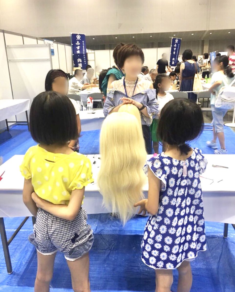 koikore2019's tweet photo. こんなに近くで教えてもらえるの！？

#恋コレ は小さなお子様でも、プロの #美容師 が丁寧に教えてくれるから安心です👍🏻

小中高生が対象の #イベント です！この #夏休み に自分をレベルアップしてみよう！！！

#無料 で参加できる恋's collection、詳しくはプロフィールをチェック✅️ https://t.co/bH1ClbAjwr