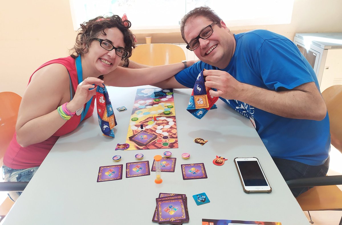 refuerzodiver's tweet photo. #MagicRace de Bruno Cathala y Johan Goh lo mola todo 😍🤩
@Mercurio_Juegos
Pero si además viene Iván de @Cuentameunjuego a las #TdN2019 y te lo explica 💟💟💟
¡¡Qué ilu haberte desvirtualizado!!
(y lo mejor, tengo chapita suya) https://t.co/Z8Pu9OveQw