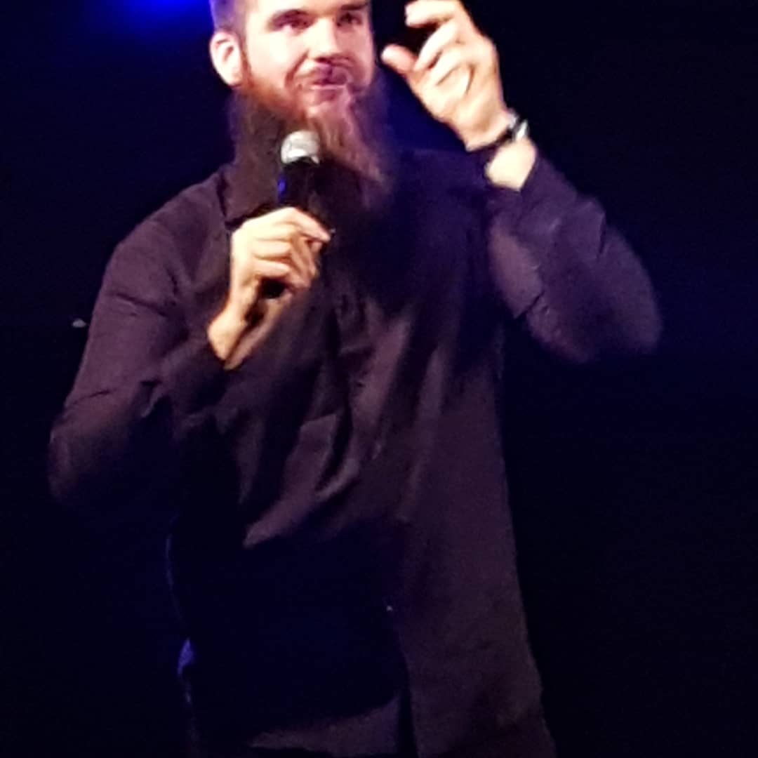 DisChickSik's tweet photo. Last night at Granada Tavern, enjoyed a great show from comedian the Issac Butterfield! What a gorgeous man, and a gorgeous beard #madicstinks #buttsmarn https://t.co/nfzOVM3l6R