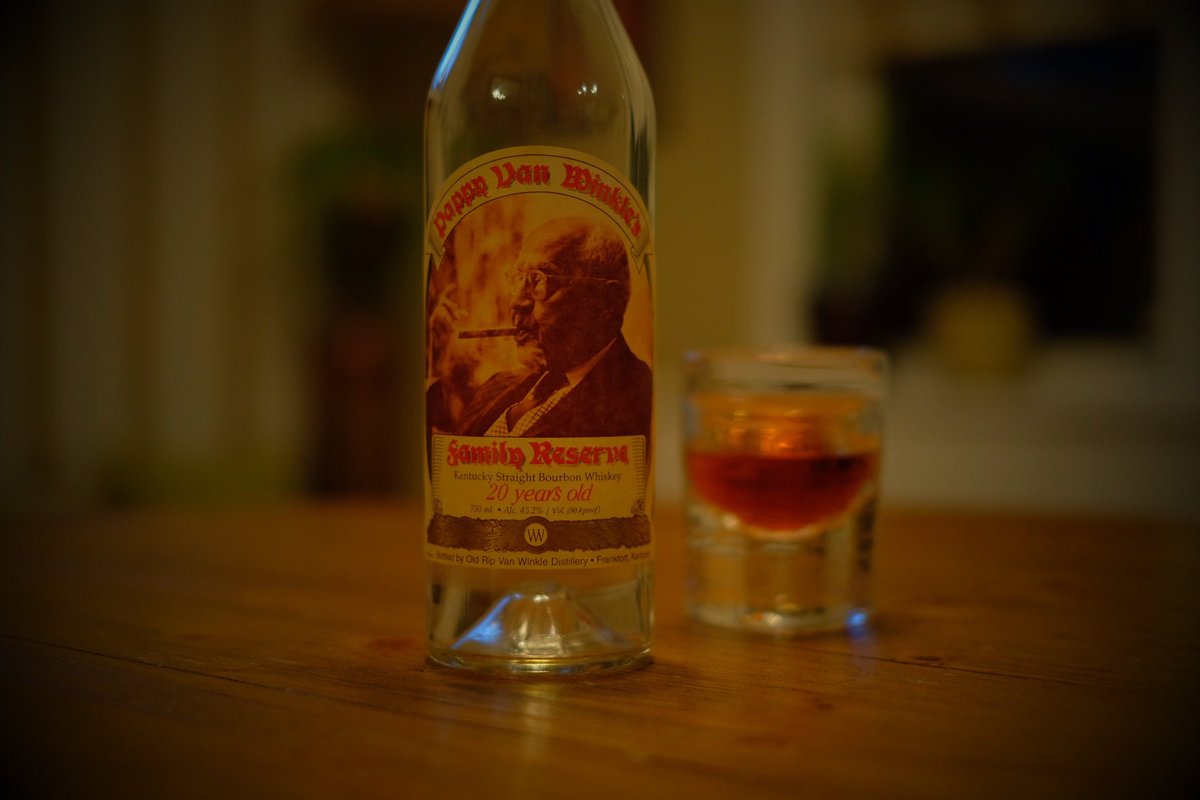stephensinner's tweet photo. how to properly celebrate 130 cars sold in july @LouFuszSubaru ... 🥃 #pappy20 #pappyvanwinkle @glassblowerben #dombeyglass #subaru #backyardbeersummit #newmonth #herotozero @subaru_usa https://t.co/f1lekCWgjC