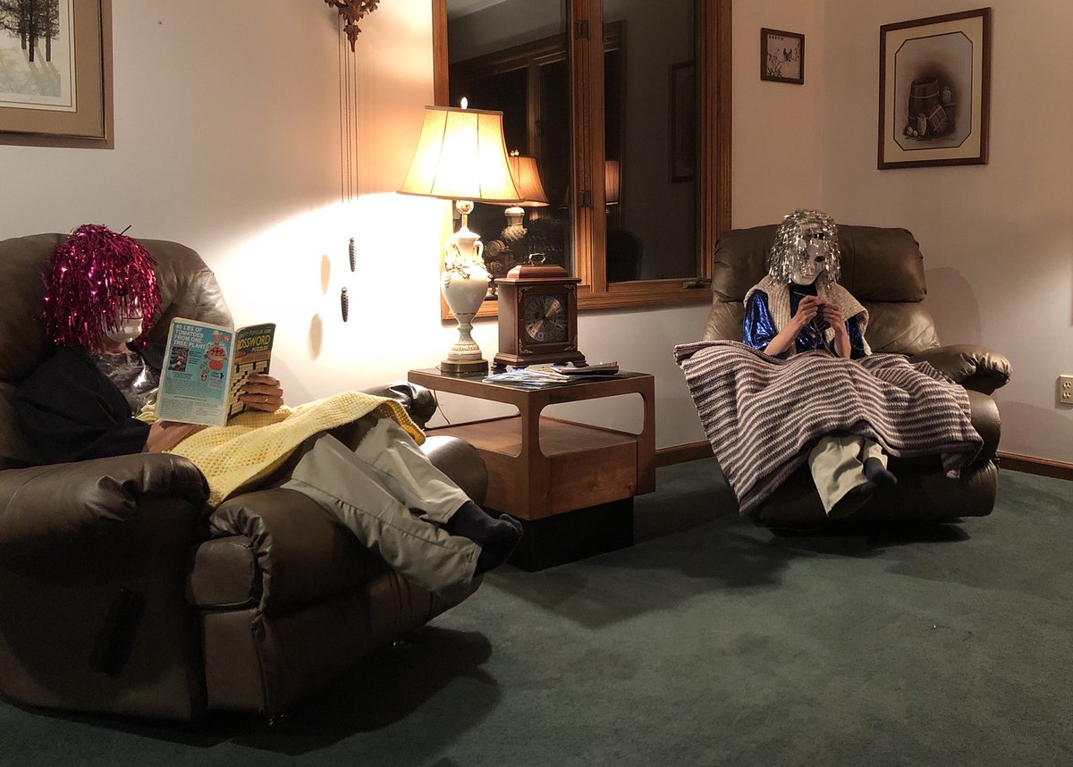 TeamScrmtrlscnt's tweet photo. Lazy summer evening at #Area51, the best Retirement Community in the Universe! #gish #SocialSecurityCheXFiles https://t.co/oXMpZ6WMh0