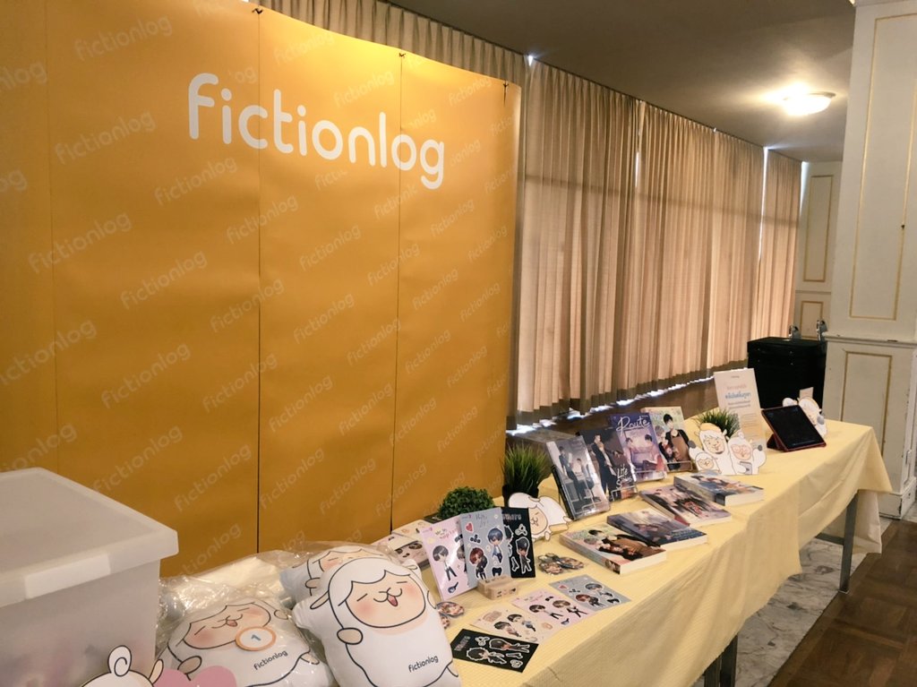 Fictionlog's tweet photo. ใครอยู่งาน One Y Day มารับสติกเกอร์ จาก #fictionlogYProject ฟรีๆ ได้เลยน้า กติกาง้ายง่าย แค่ RT ทวิตที่กำหนดเท่านั้นเอง มาเล่นที่บูธได้นะๆๆๆ https://t.co/RddOg6omHn