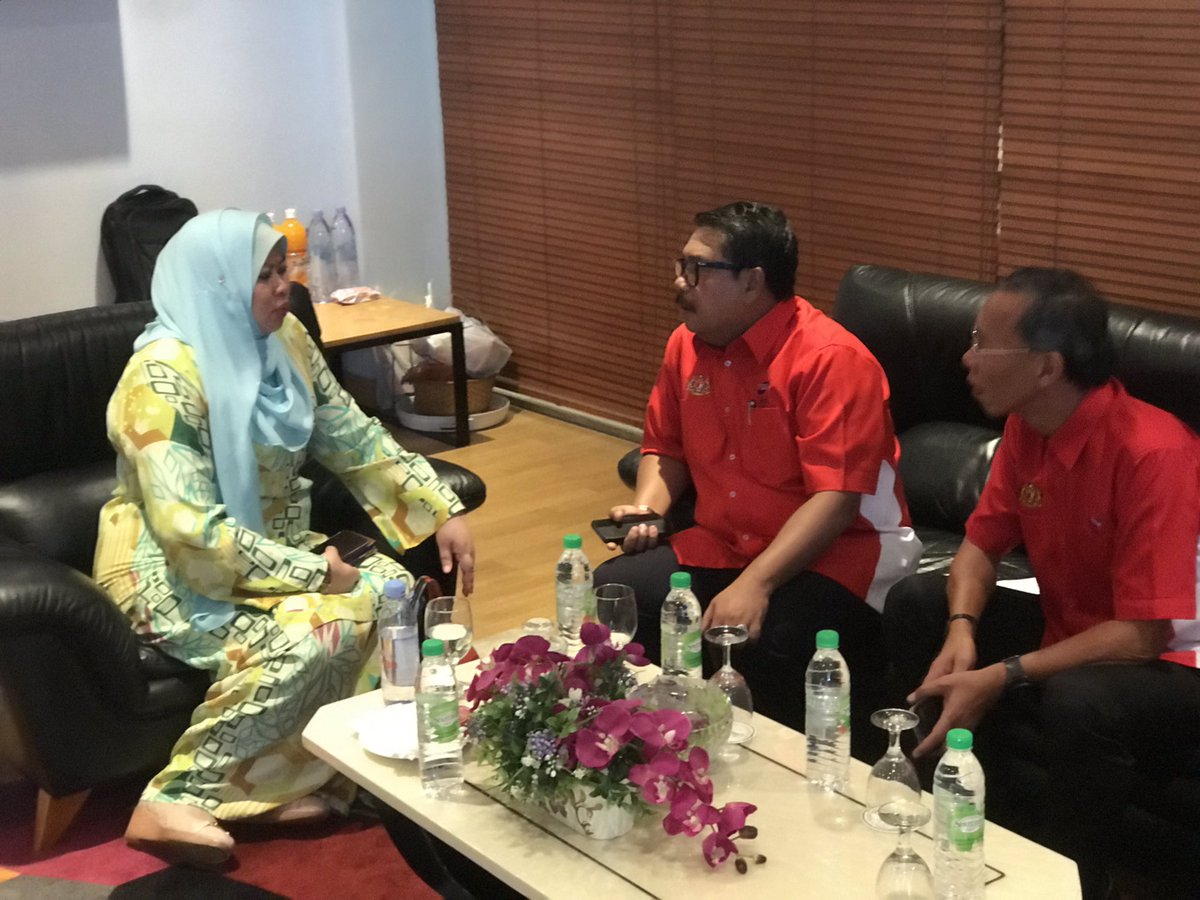 norehamohd's tweet image. Arrival of YBM @kplb_gov @RinaMohdHarun for Wanita Inspirasiku (WINS) programme @jailaniyunus #kplb #luarbandarsejahtera @zakhir69 @nyonyacyber @MisiahTaib @elzalyff @SivarasaRasiah @SahnonM #kemas @NusailaNorman @Noryani_Ismail