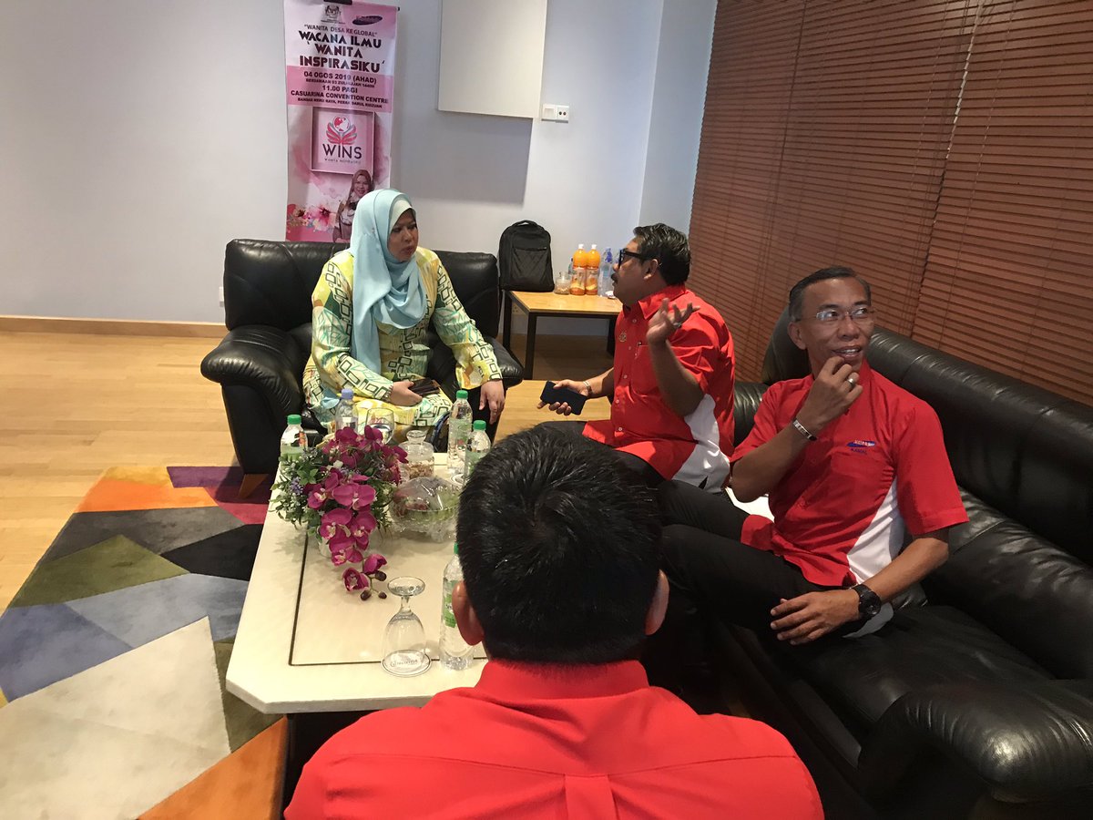 norehamohd's tweet image. Arrival of YBM @kplb_gov @RinaMohdHarun for Wanita Inspirasiku (WINS) programme @jailaniyunus #kplb #luarbandarsejahtera @zakhir69 @nyonyacyber @MisiahTaib @elzalyff @SivarasaRasiah @SahnonM #kemas @NusailaNorman @Noryani_Ismail