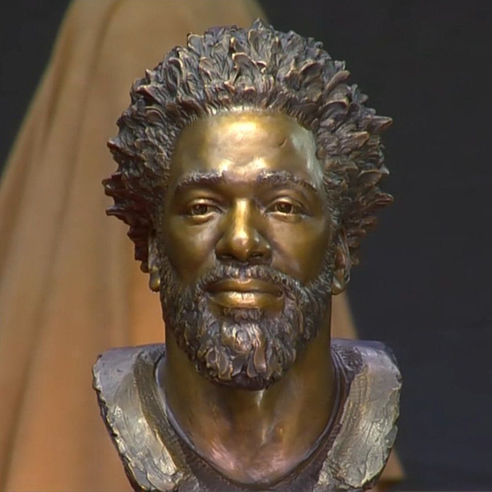 DVNJr's tweet photo. Never thought Hercules’ bust could be topped. Then I saw Ed Reed’s. https://t.co/o3Kf1uiGfV
