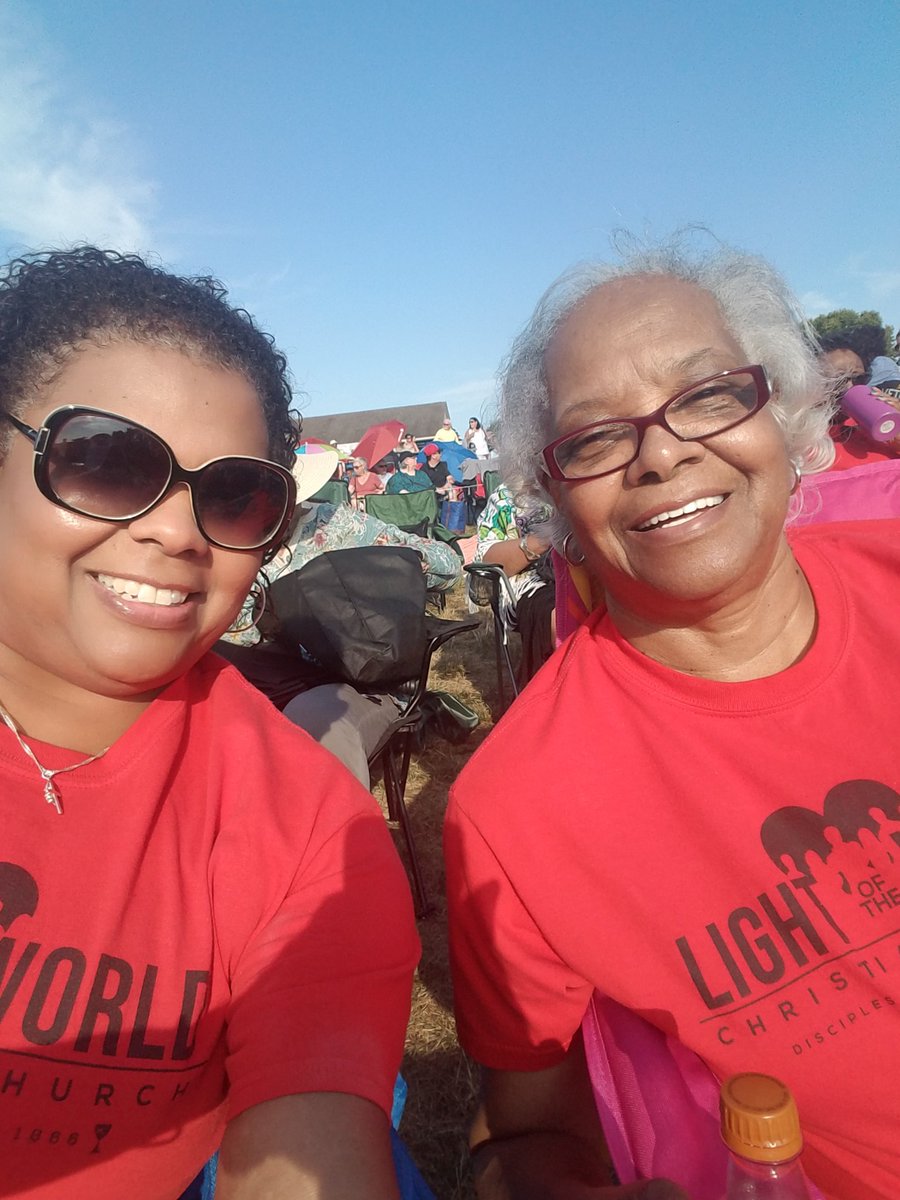 MonicHill's tweet photo. @LoveLWCC at #AWholeNewSummer https://t.co/4U87eqwONF