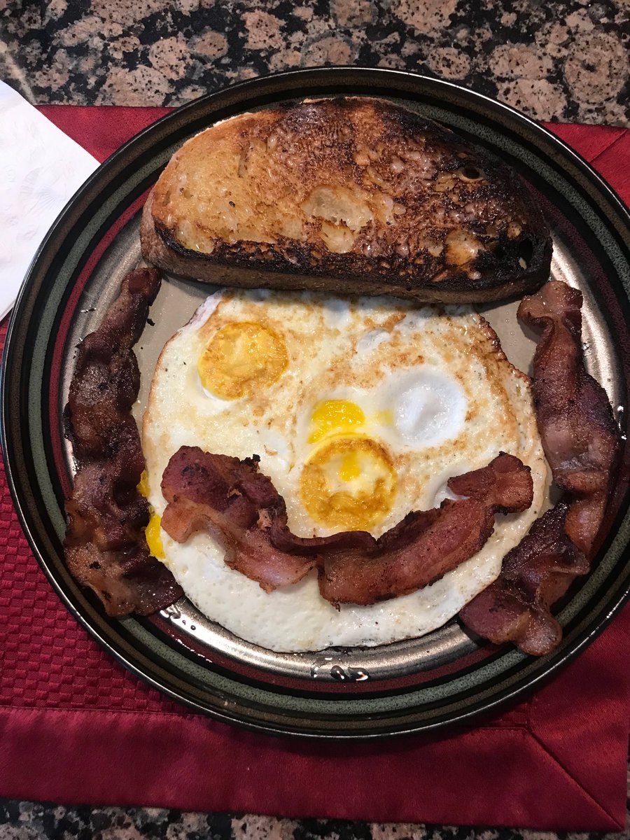 AlexBerg6's tweet photo. Food art or Galagher portrait.., https://t.co/4zHfQJF9tu