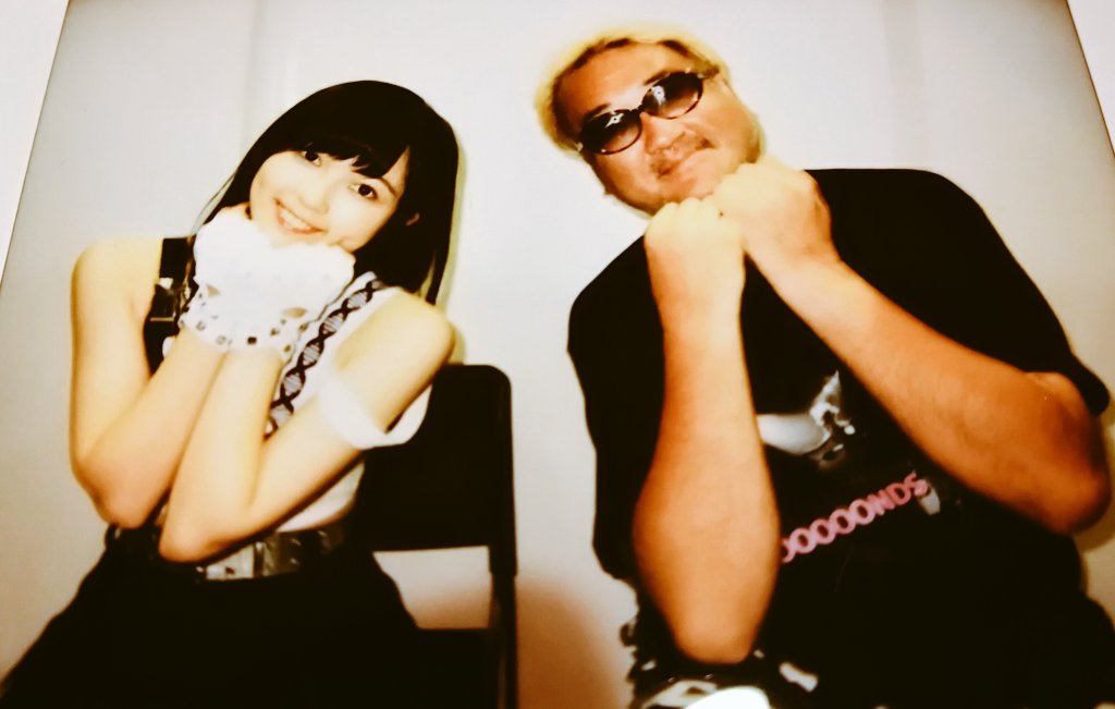 西田汐里ちゃん(BEYOOOOONDS)と初チェキ撮影しました。アイドルと