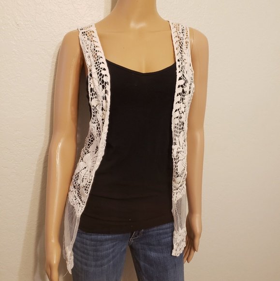 CinthyaReppond's tweet photo. So good I had to share! Check out all the items I'm loving on @Poshmarkapp from @_leighvmealone @Marytatro7 #poshmark #fashion #style #shopmycloset #xersion #cato: https://t.co/ORnHlLJJob https://t.co/5U0e8csyw9