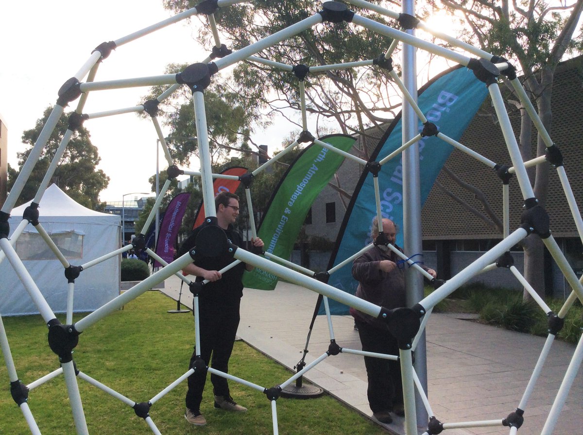 Monash_Science's tweet photo. Do you know what crystalline structures look like? Head over to the lawn outside the Green Chemical Futures Building to find out! #ChooseMonashScience @ChemistryMonash ๐จโ๐ฌ
#MonashOpenDay https://t.co/EVewxDBD3t