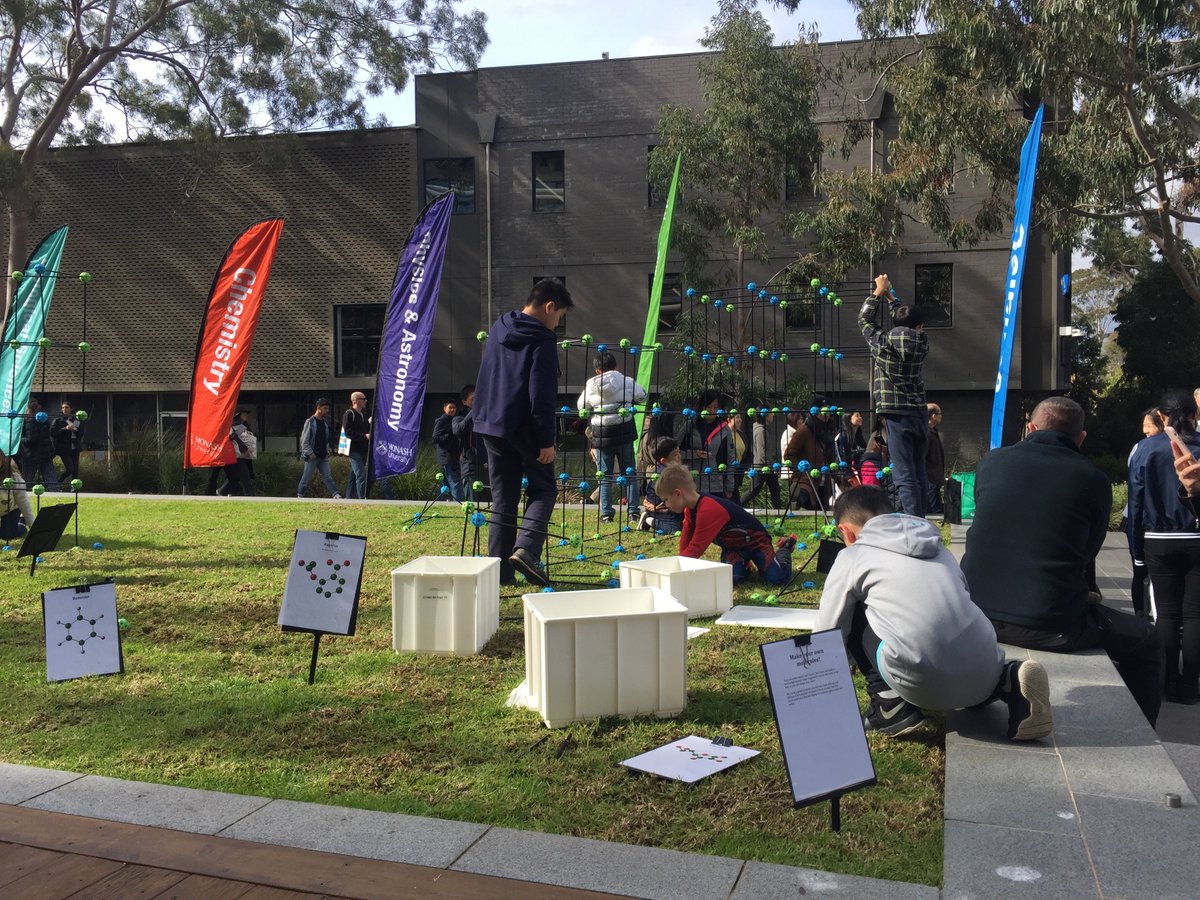 SBattenResearch's tweet photo. Kids making molecules at #MonashOpenDay. NaCl is always an easy one to make. @ChemistryMonash #ChooseMonashScience https://t.co/wvVYZt9bGF