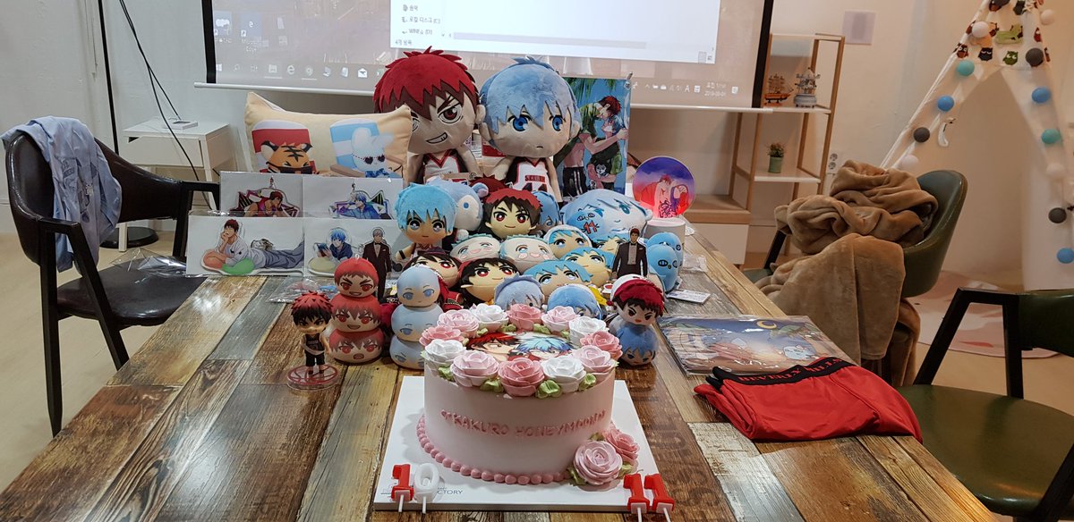 화흑 신혼여행 교류회 일정이 모두 종료 되었습니다👏
행사에 참여해주신 분들, 협력해주시고 도와주신분들께 감사인사를 드립니다😭💕💕
게임을 새로 기획해가서 조금 긴장도 좀 됐는데 다들 즐겁게 즐겨주셔서 너무너무 뿌듯하고 재밋었어요👍❤💙이신전심 게임은 정말 레전드였던거같아요😌👍