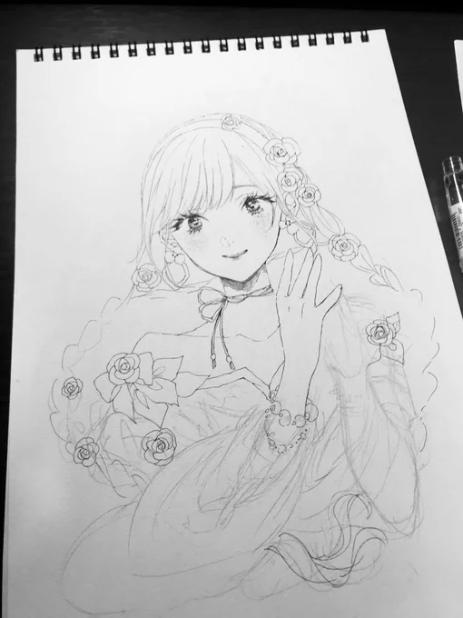 ▼メイキング 
 
①シャープペンシルで下書き
②顔まわり→全体の輪郭をボールペンであたりをとる
③描き込む
④線画抽出後、Photoshopで着色
⑤カラーバランス調整
(ピンク色を全体に比較明で重ねました)

🌸完成🌸

展示会でどう描くのかご質問をいただきましたので、ご参考までに…! 