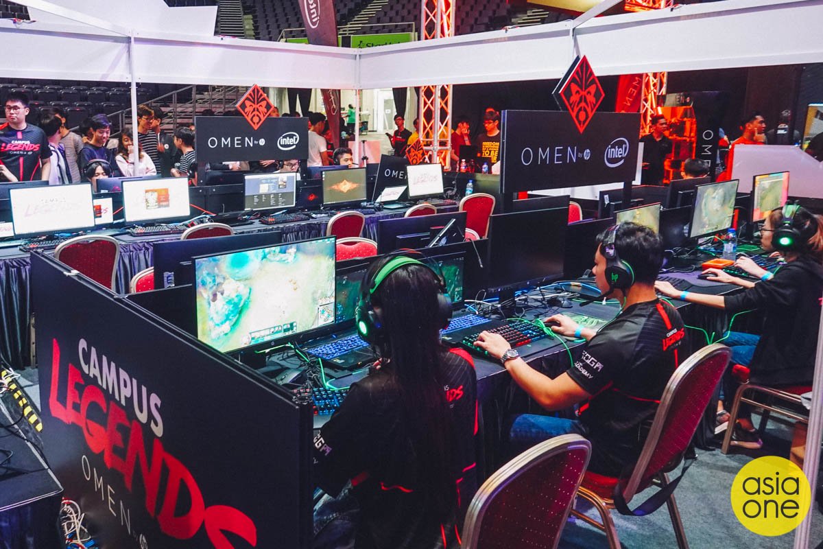 asiaonecom's tweet photo. @campusgamefest @CyberGaming @Acer @PredatorGaming #CampusLegends! Where players represent their schools and battle it out over League of Legends, Fifa 19, and Gran Turismo Sport. These kids stand to win cash and scholarship prizes worth $16k. https://t.co/BNLKlxdH4E