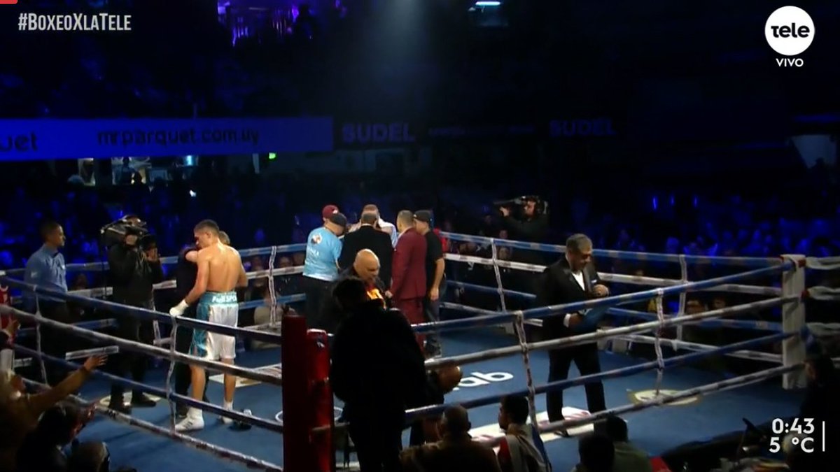 teledoce's tweet photo. @AmilcarVidalJr1 @carlosirusta Para @MKesman fue sorpresiva la defensa del argentino Luque Palacios. Para @carlosirusta una buena pelea que merecería una revancha. #BoxeoXLaTele https://t.co/ATp6zRYhoP