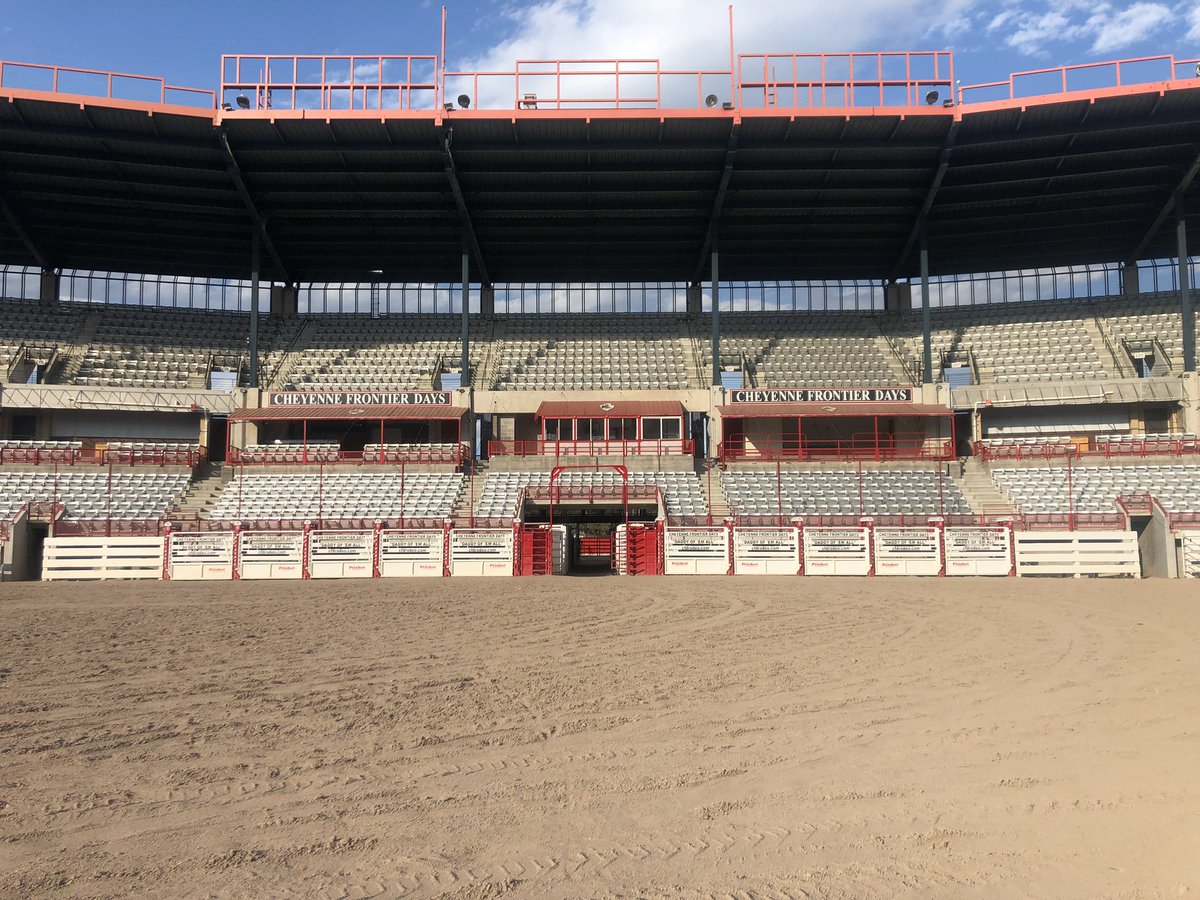 BannowskyLaith's tweet photo. Nobody at the front gate? That checks as a pass #CHEYENNE https://t.co/gTnMzCcp5Y