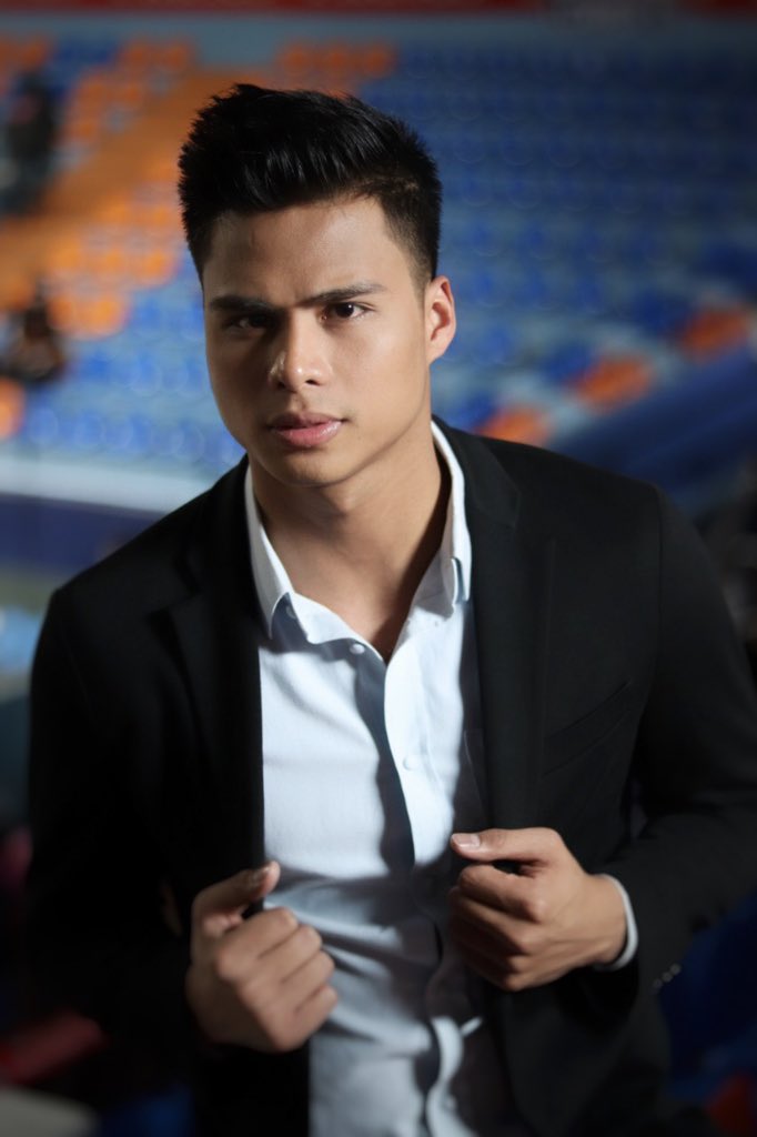 johnvicdeguzman's tweet photo. Great hair doesn’t happen by chance. It happens by appointment. Thanks @slickvillebarbers UpTown BGC for my camera ready style. 💇🏽‍♂️ https://t.co/TqJ5ip6m1i