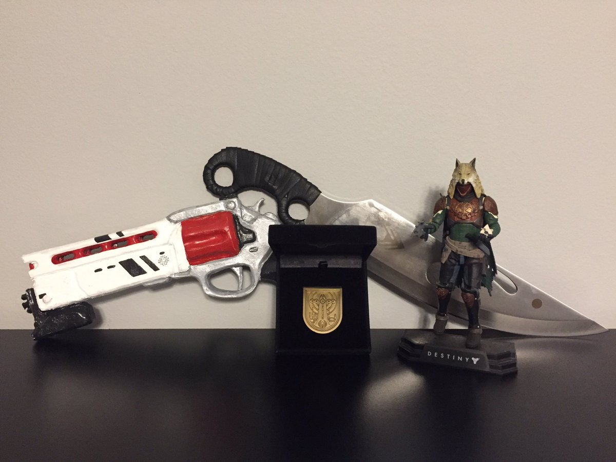 ironclad62's tweet photo. Love my Cursebreaker pin! It goes nicely with some of my other paraphernalia. @Bungie #destiny #destiny2 #xbox #cursebreaker https://t.co/Ogo1ziBG6Z