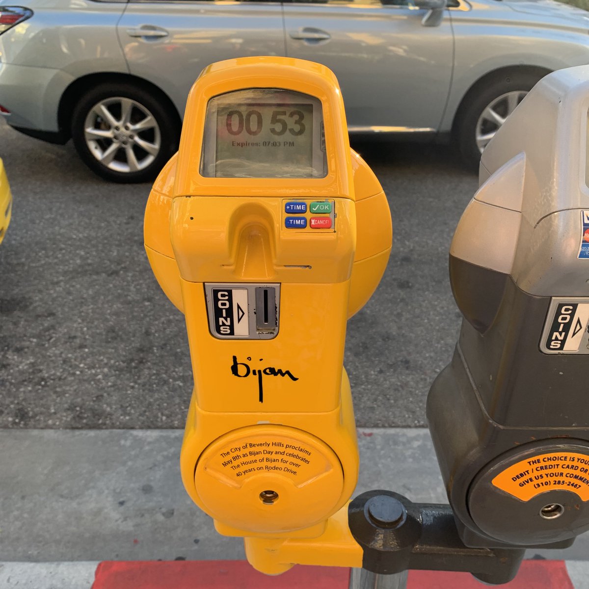 #OnlyInLA (specifically Beverly Hills): McLaren vs. old school ice cream truck and Bijan gets his own meter, but still has to pay. LOL!