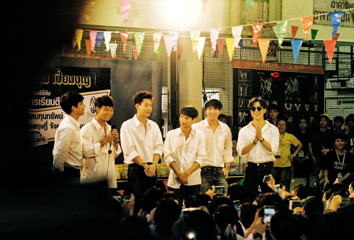 ChuChub6's tweet photo. รถโรงเรียนอินฟิล์ม ถ่ายกล้องฟิล์มไว้นานมาก ไกลมาก เกือบลืม #filmphotography #รถโรงเรียนSchoolRangers #ออฟกัน #chutterstock 💋 https://t.co/cKE4E31ZWu
