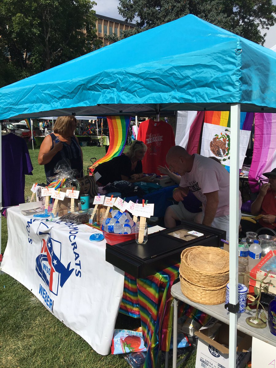 Weber_YoungDems's tweet photo. Legit awesome day hanging with the Weber Stonewall Dems at #OgdenPride🏳️🌈
#YDUtah #UTDems #weberpol #utpol https://t.co/YMZZeDxmIU