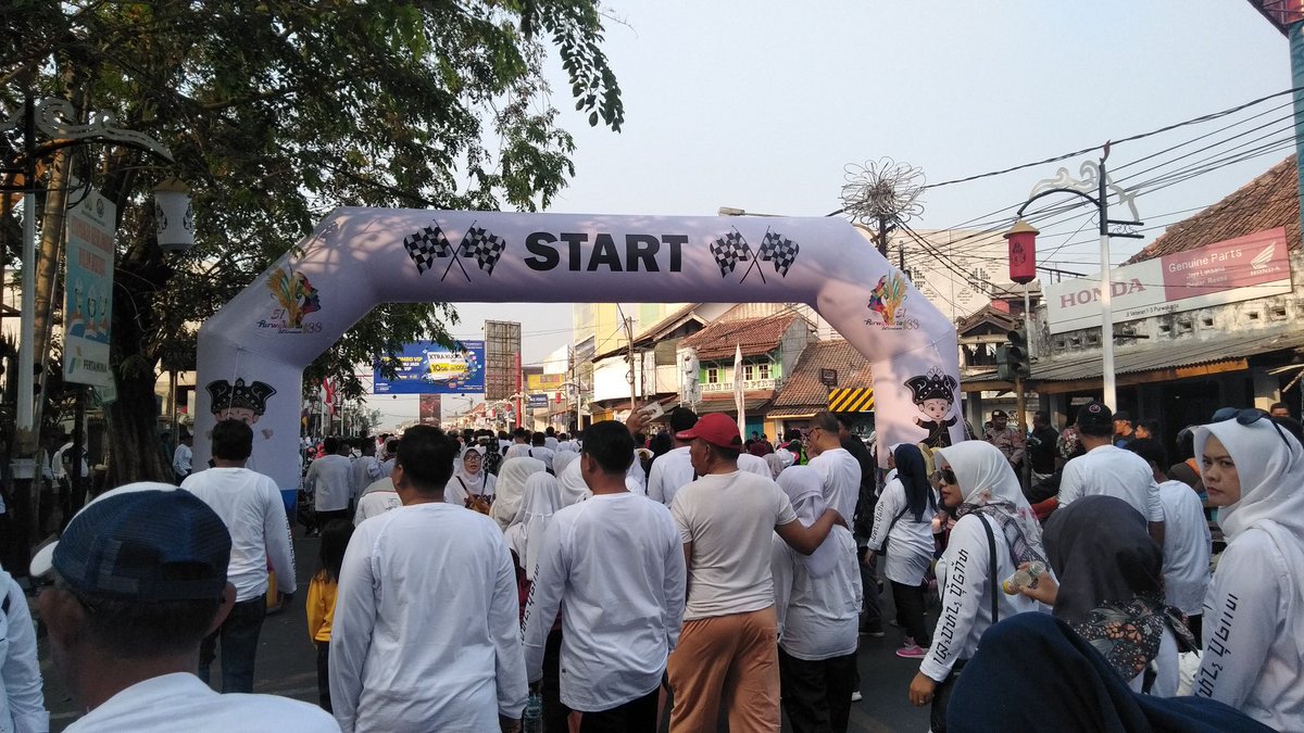 Camat Sukasari beserta Staf ikut serta dalam cara Gerak Jalan Santai Rangkaian #HUTPurwakarta, ke 188/51 Minggu (04/05/2019) <a href="/ratna_anne/">anne ratna mustika</a>
<a href="/DiskominfoPWK/">Diskominfo Purwakarta</a>
#HUTPurwakarta
#Sukasarijaya #Gumujeng