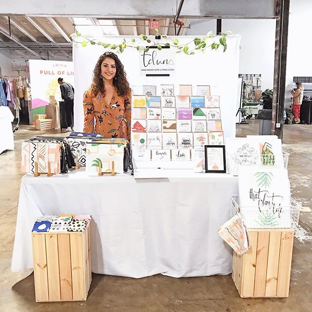 TelunaLife's tweet photo. Come say hi at the @teluna booth tomorrow at the Spring @uniquemarkets show! 💛 Discover local designers and entrepreneurs, a photo booth plus free ice cream from @jenisicecreams and shakes from @shakeshack !! August 4th Dock 5 @unionmarketdc 11am - 5pm https://t.co/SEZNUnIQBW