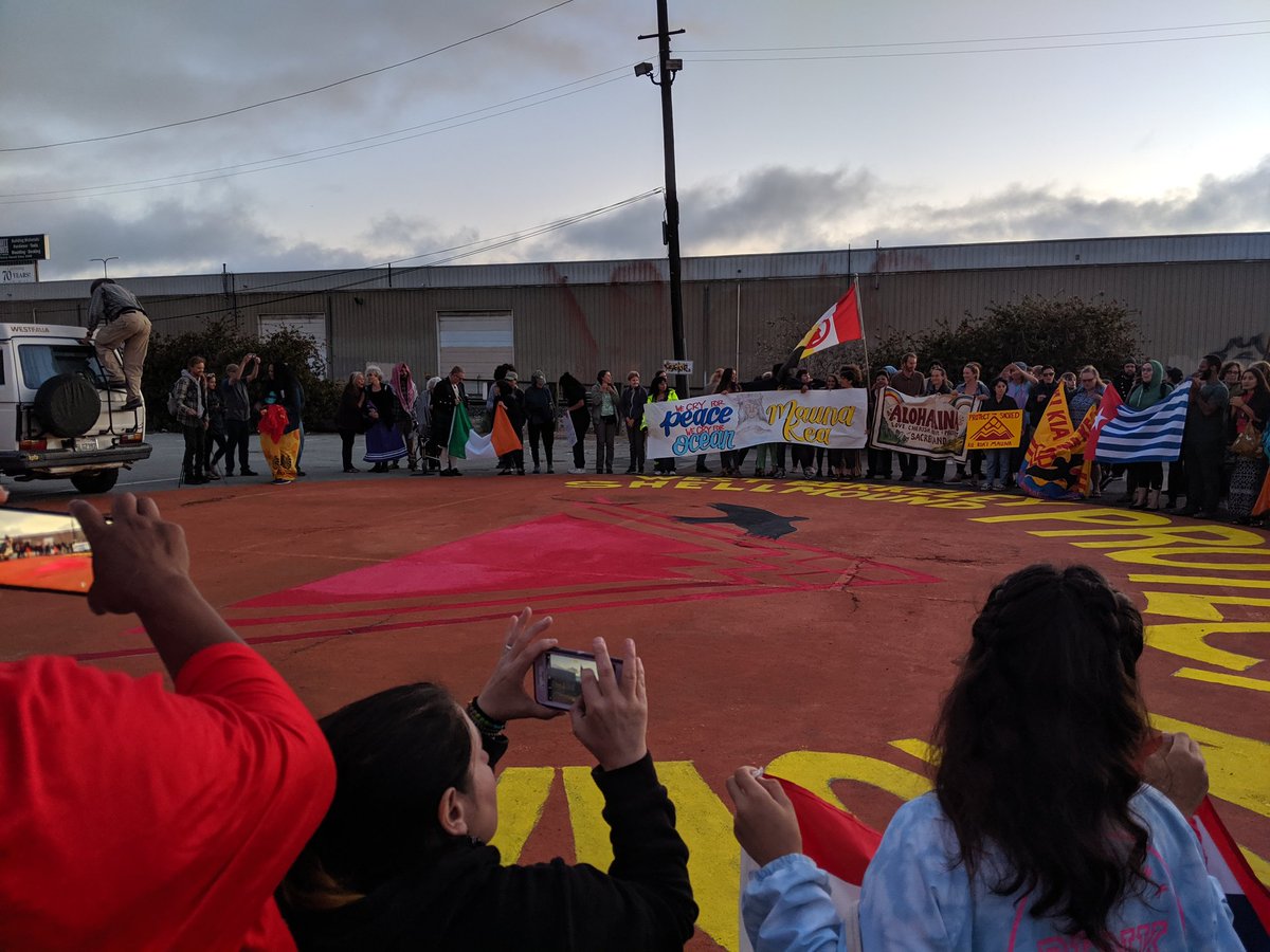 APTPaction's tweet photo. #MaunaKea #BerkeleyShellmound Closing circle https://t.co/aZrhCmfif1