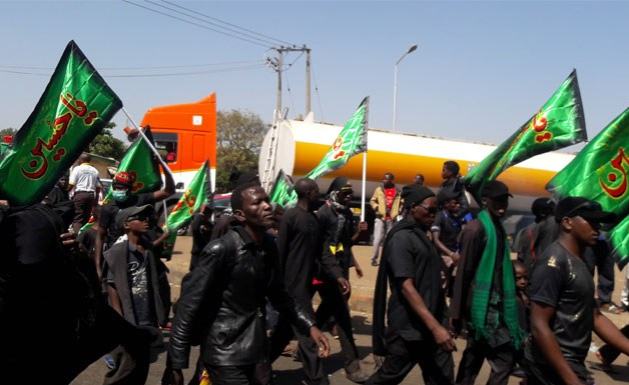 allafrica's tweet photo. Shi'ite Protest - Buhari Sends Delegation to Family of Killed DCP: https://t.co/yNzf5cpy1E #Nigeria #Shiites #ShiiteProtest https://t.co/TZNz7mqWwq
