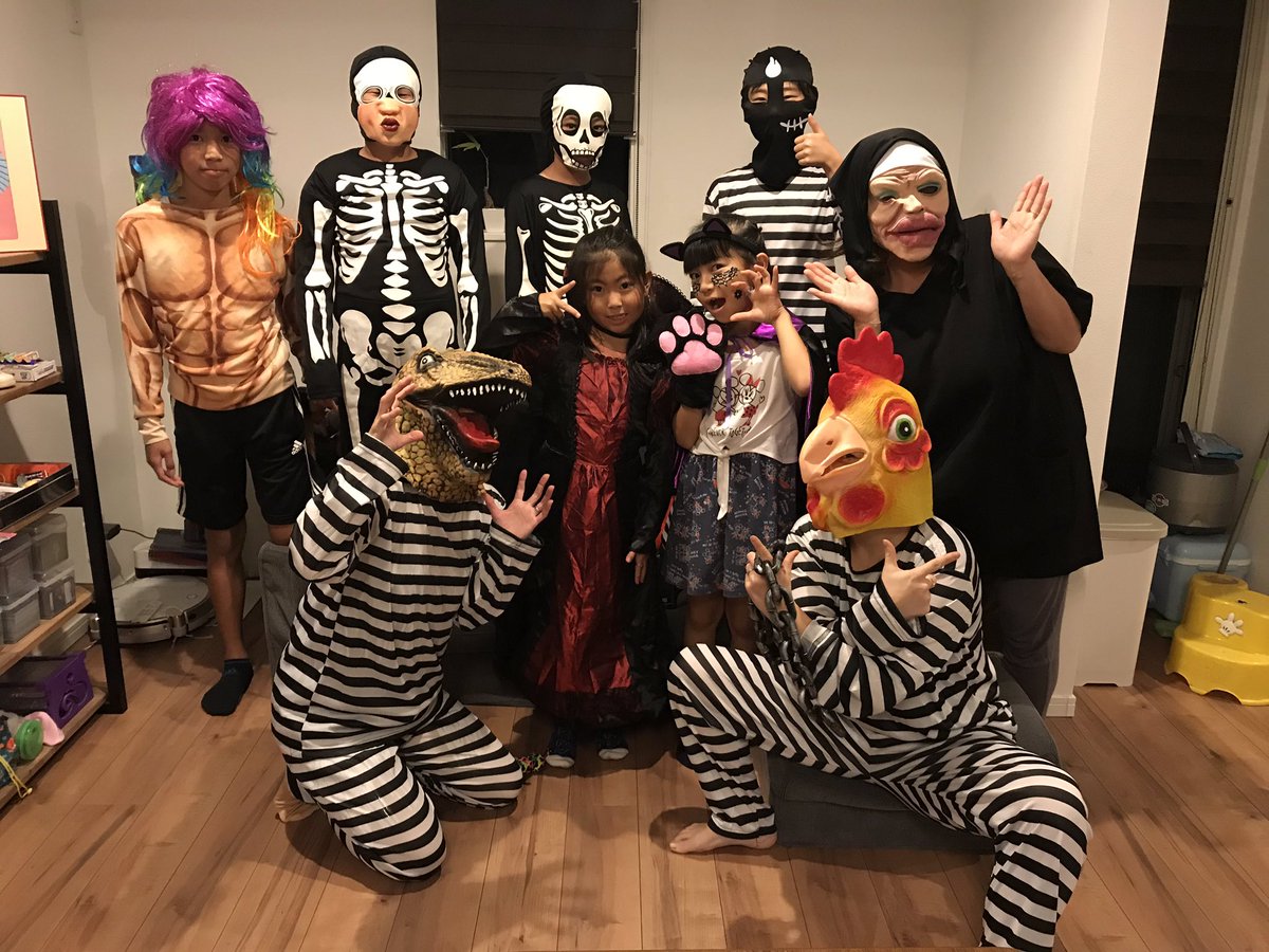 154Reo's tweet photo. 2018.10.30 のりこ宅でHalloween party🎃👻
10.31 家族でざうおに行き魚釣り🎣
11.1 毎年恒例酉の市 https://t.co/SFQic5tirV
