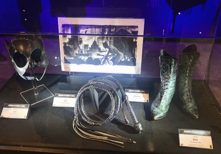 HistoftheBatman's tweet photo. For #Caturday - #Catwoman cowl, whip, and boots worn and used by Michelle Pfeiffer in 1992’s #BatmanReturns 🐱😍🎬🙌🏽
📸: #BatmanExperience at #SDCC2019 @ComicConMuseum https://t.co/fXWgYY7cwi