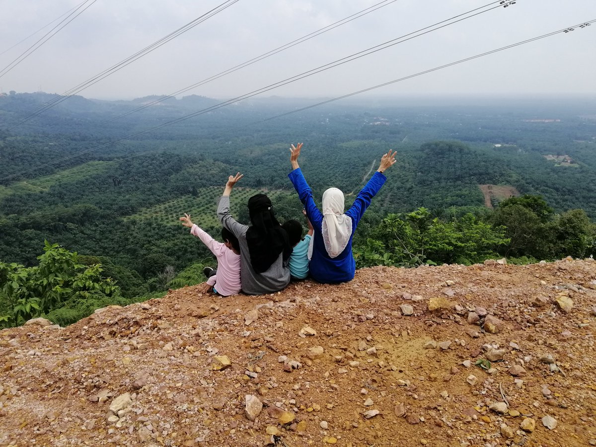 HusnaMimie's tweet photo. Love the view... 😍 
#HiddenTreasure
#euphoria
#anotherpeak
#PrivateProperty
#TrespassersWillBeProsecuted https://t.co/SngXc4vtJd