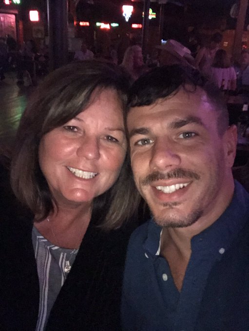 Out with my mom, seeing Wade Hayes in Ft. Worth!! https://t.co/uoWQGThrTi<a href="/tag/lucasentertainment"class="tags"><span>#lucasentertainment</span></a><a href="/tag/lucasmen"class="tags"><span>#lucasmen</span></a>