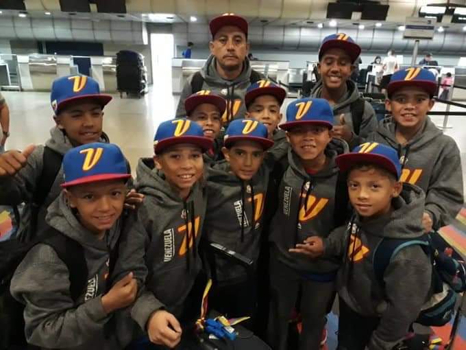 Hydra_Anons's tweet photo. #Venezuela 🇻🇪 #Campeones 🥇🏆 los #Chamitos que jugaron en la liga de béisbol ⚾️ infantil latinoamericana en Alcaldía Gustavo A. Madero de la #Cdmx quedaron invictos. ¡Que alegría y emoción verlos triunfar! ¡FELICIDADES!
#TodosSomosVenezuela
#Campeones https://t.co/oMawSkqFM7