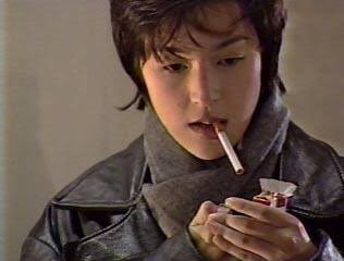 むぅ子 この時の鈴木保奈美は髪型も私服もマニッシュでカッコイイのですが 夜の仕事の時にはもみ上げを耳にかけてアップスタイルみたいにしてエレガントに変身するんだけど お恥ずかしながら憧れて当時この髪型にしたら周りから大不評でした 保奈美の真似を