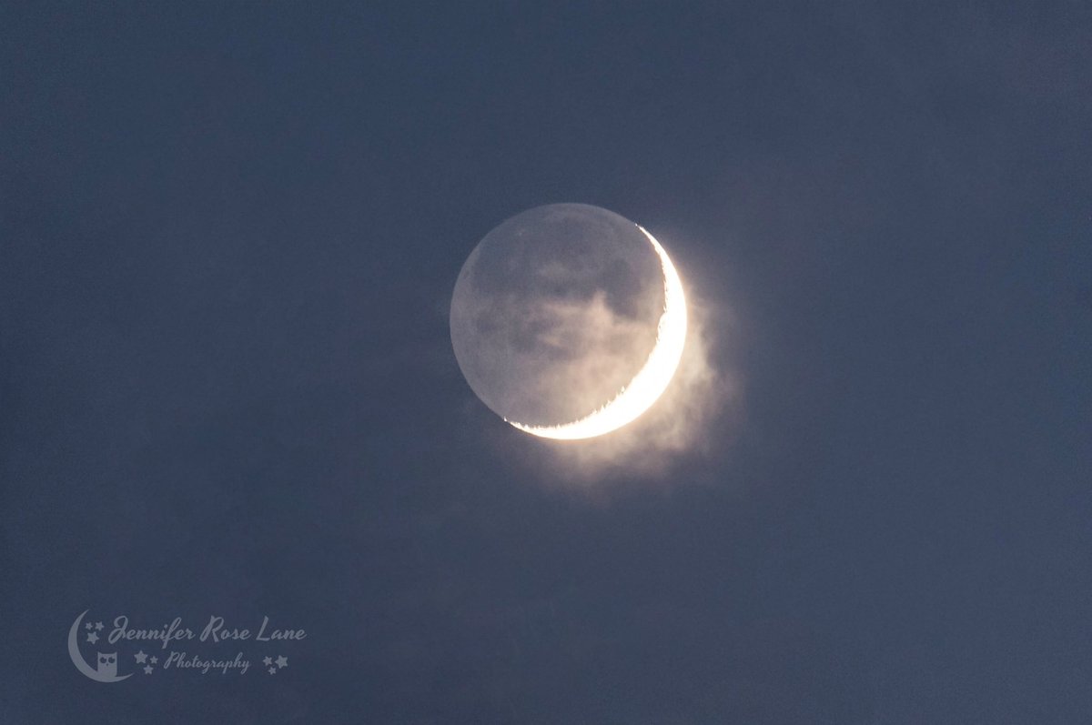 Jens_Starry_Sky's tweet photo. Beautiful #CrescentMoon with some #earthshine this late Saturday evening ๐ #TheMoon #ThinMoon #moonset #SkyPics #pics #TheSky #moongazing #WV @StormHour @ThePhotoHour https://t.co/2VPgdbuKp5