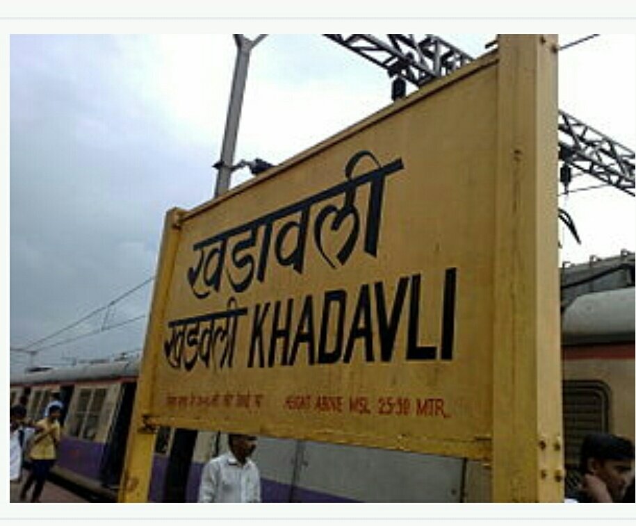 dearnitin13's tweet photo. Now Khadavli submerged in water, ground to 1st floors are under water. People have taken shelter on high rise rooftop. No food to eat, they need help @Dev_Fadnavis @rajtoday https://t.co/cWUjVAMNfF