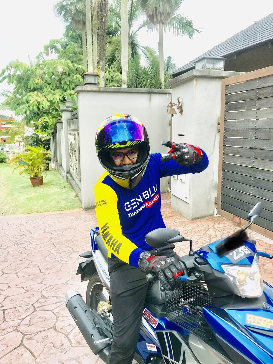 asyraf5954's tweet photo. Kali ni bawak Y15 ke KARNIVAL GEN BLU YAMAHA kat MAEPS, Serdang
4 Ogos 2019

#yamaha 
#genblu 
#y15 
#kapcai 
#monogramstickerbyrentap
#rentapprinting
#r25tidakdilupa 😜 https://t.co/Sq4xIGUFB9